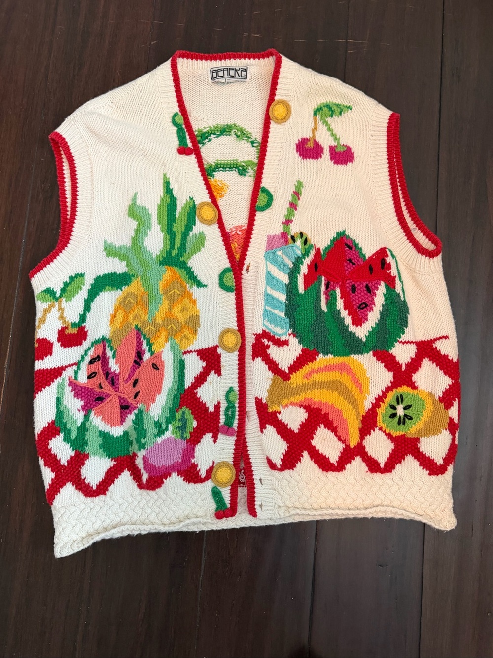 BEREK 2 Vintage Fruit Motif Knit Vest with Red Trim M